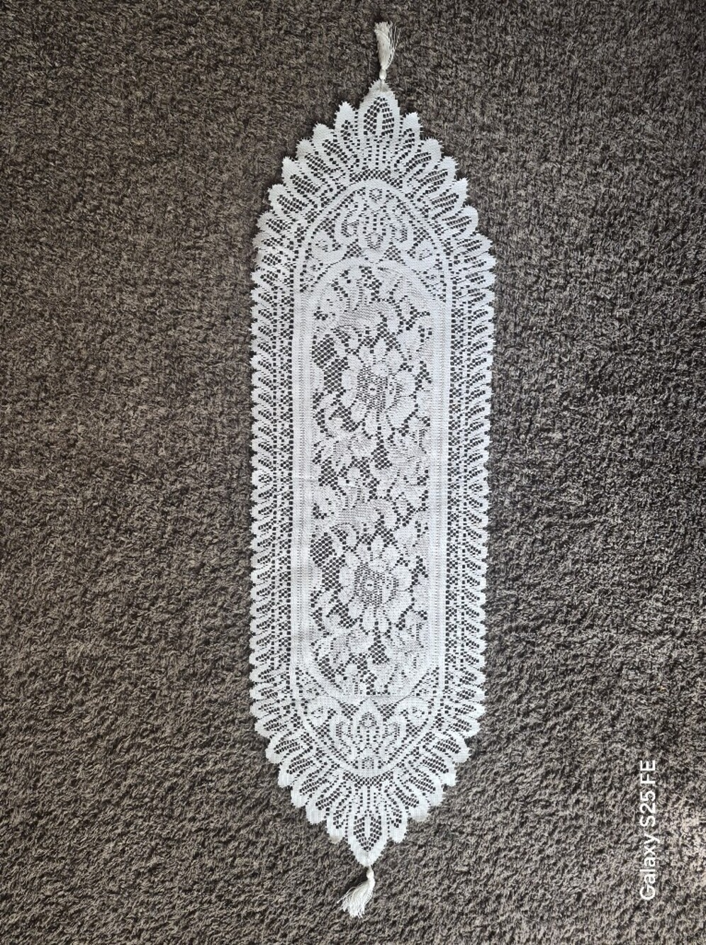 Vintage Style White Lace Tassel Table Runner Floral Sunflower Motif 51x14